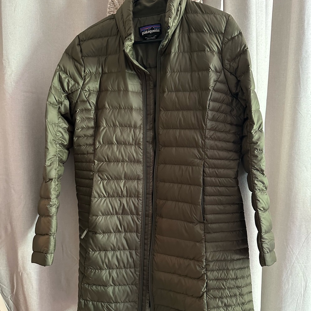Patagonia Green Puffer Coat with Quilted Design